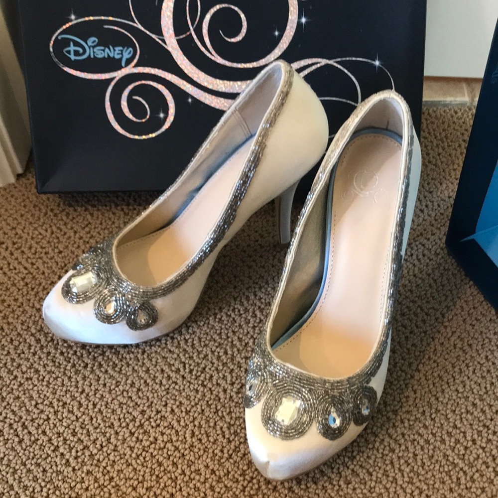 Disney Ivory Cinderella embellished pump